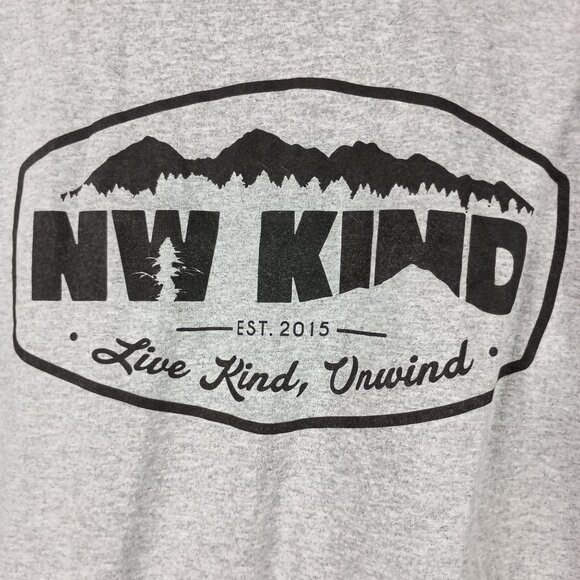 Mens Gray T-Shirt Spellout NW Kind Live Kind Unwind Size M Pacific NorthWest - Picture 2 of 5